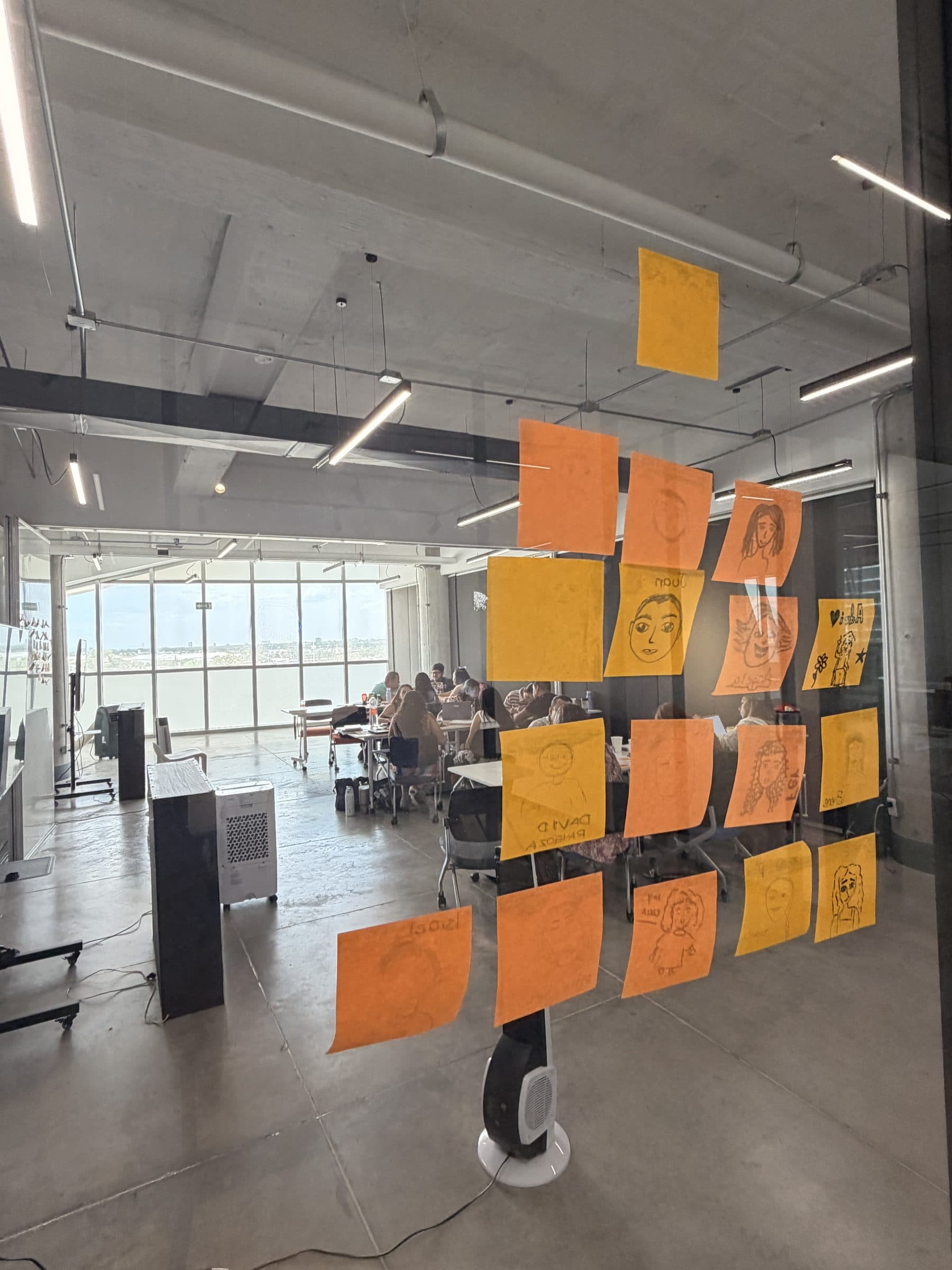 Organización visual de señales y apuestas en taller estratégico